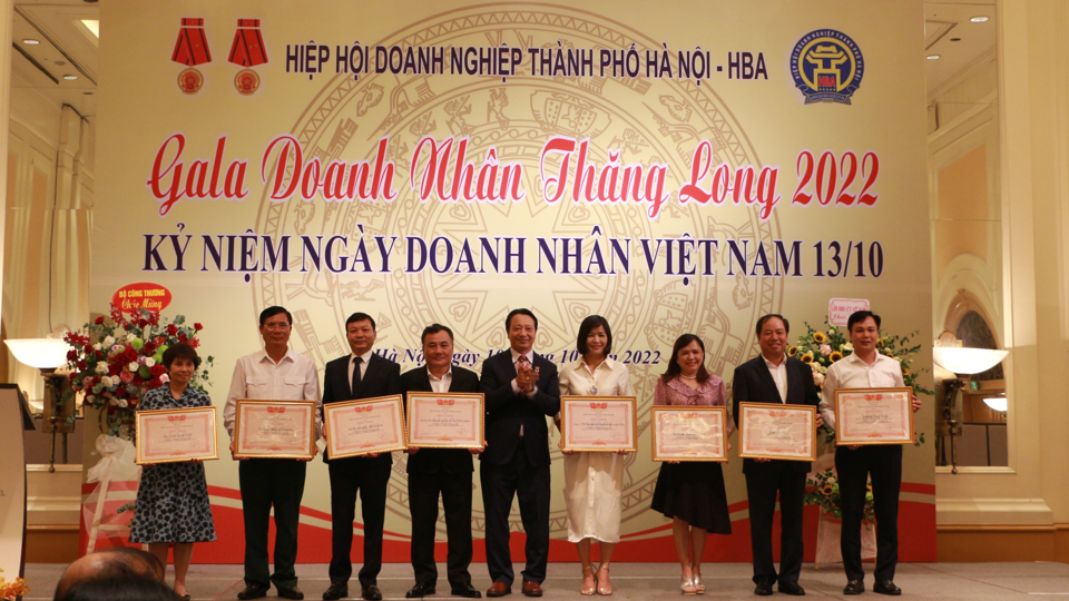 Hanoi commits to creating utmost favorable conditions for businesses: Mayor