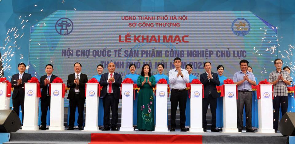 Hanoi opens international fair for key industrial products