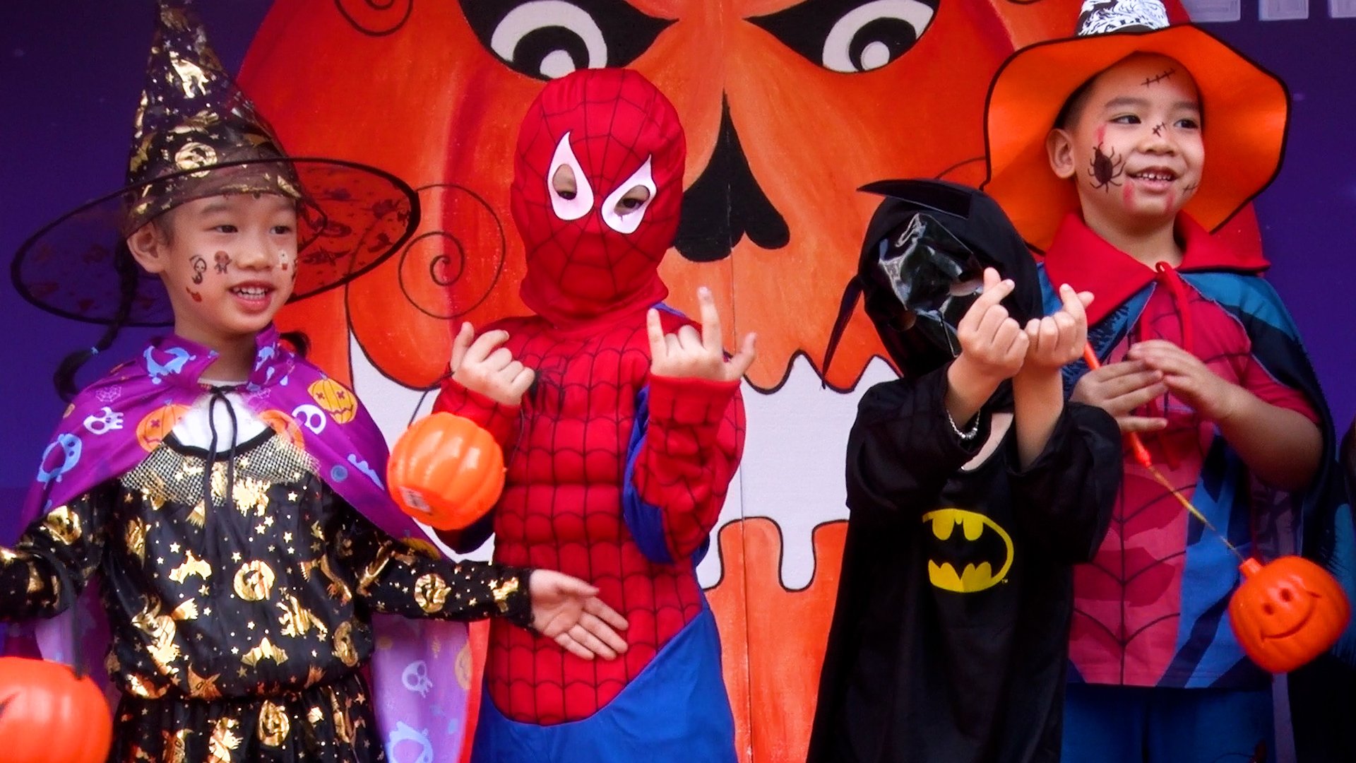 Kindergarten kids have fun in Halloween parties