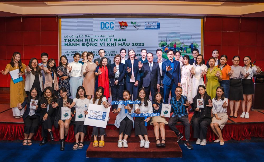 Vietnamese youth acts against climate change ahead of COP27