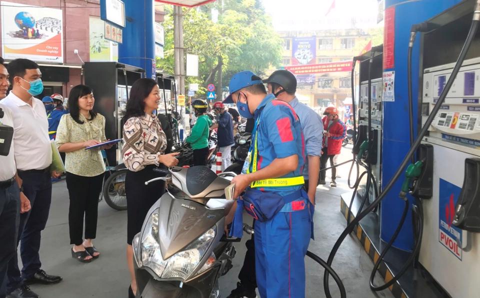 Gas stations in Hanoi are functioning as normal