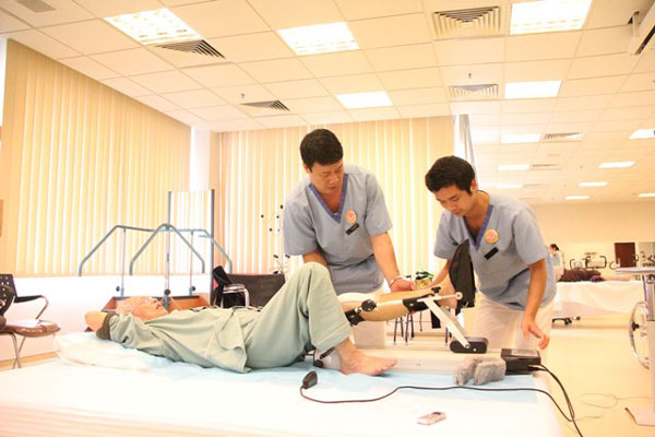 Japan supports Hanoi-based hospitals in training of rehabilitation for elderly