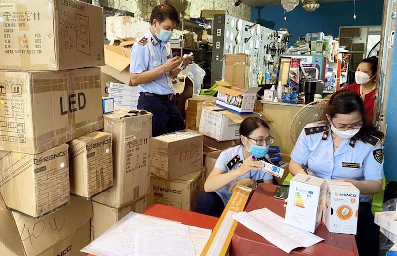 Hanoi tightens management of goods ahead of Tet holiday  