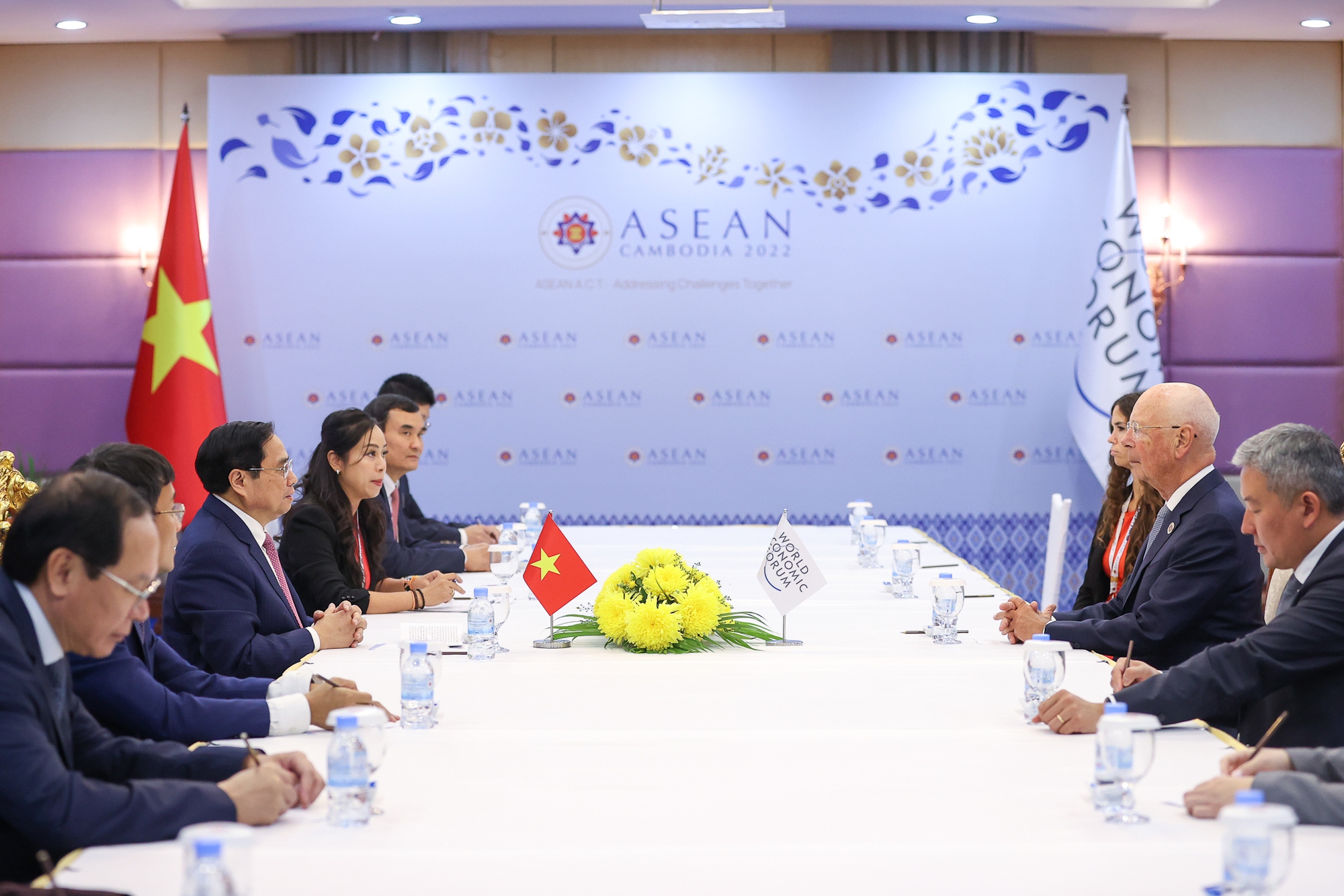 Vietnam PM works with top leaders at ASEAN Summits 