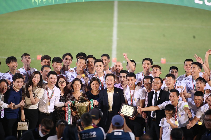 Hanoi FC wins V-League 2022 title