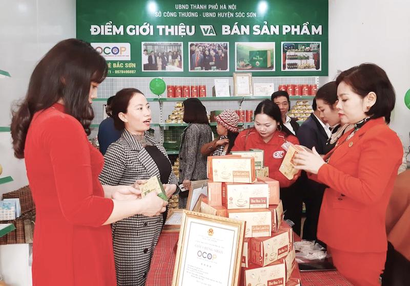 Hanoi consumers enjoy shopping at outskirts’ OCOP showrooms  