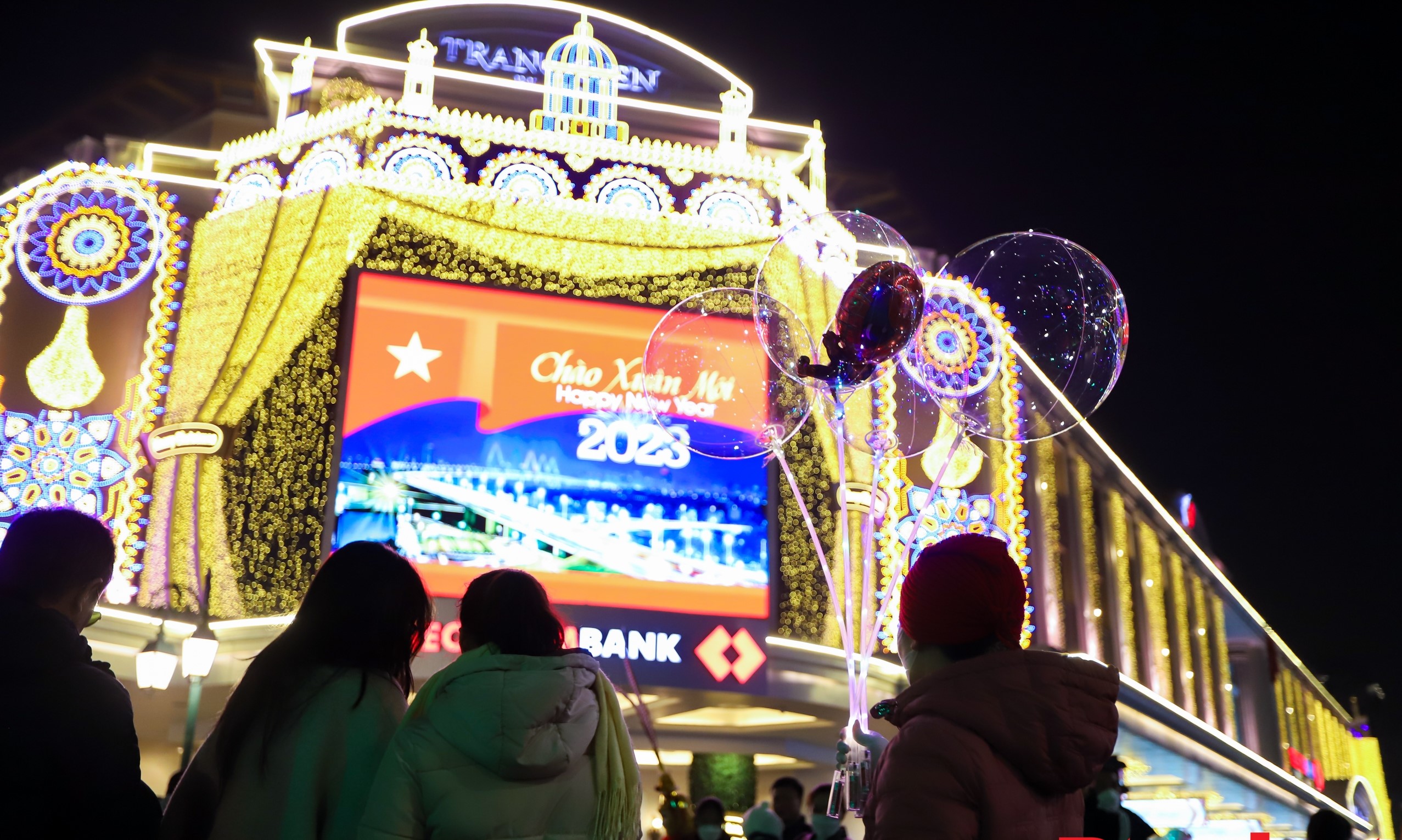 Hanoi attracts international visitors with night tours