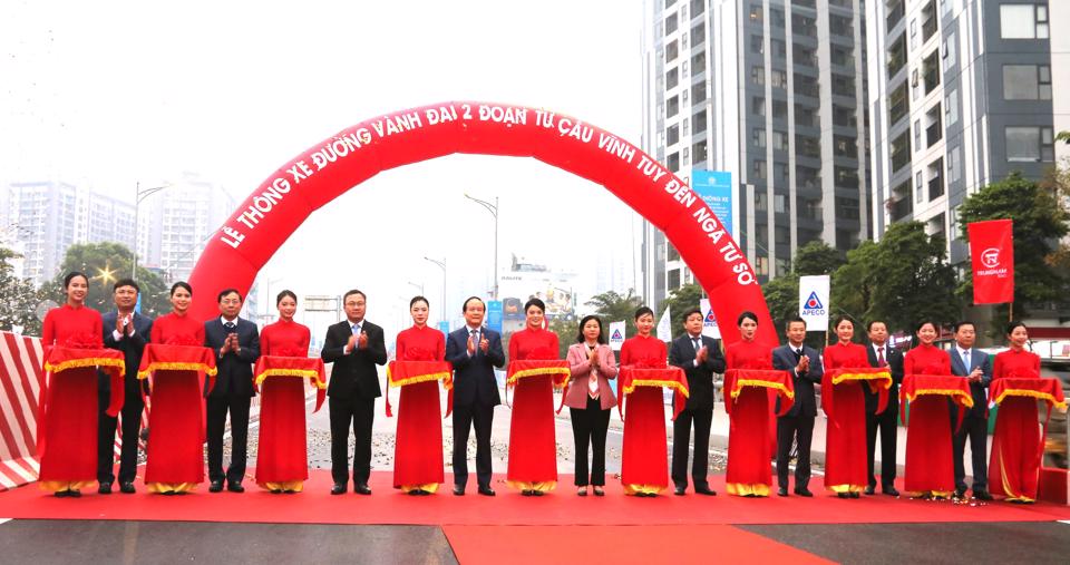 Hanoi opens elevated section of Ring Road No. 2 to traffic