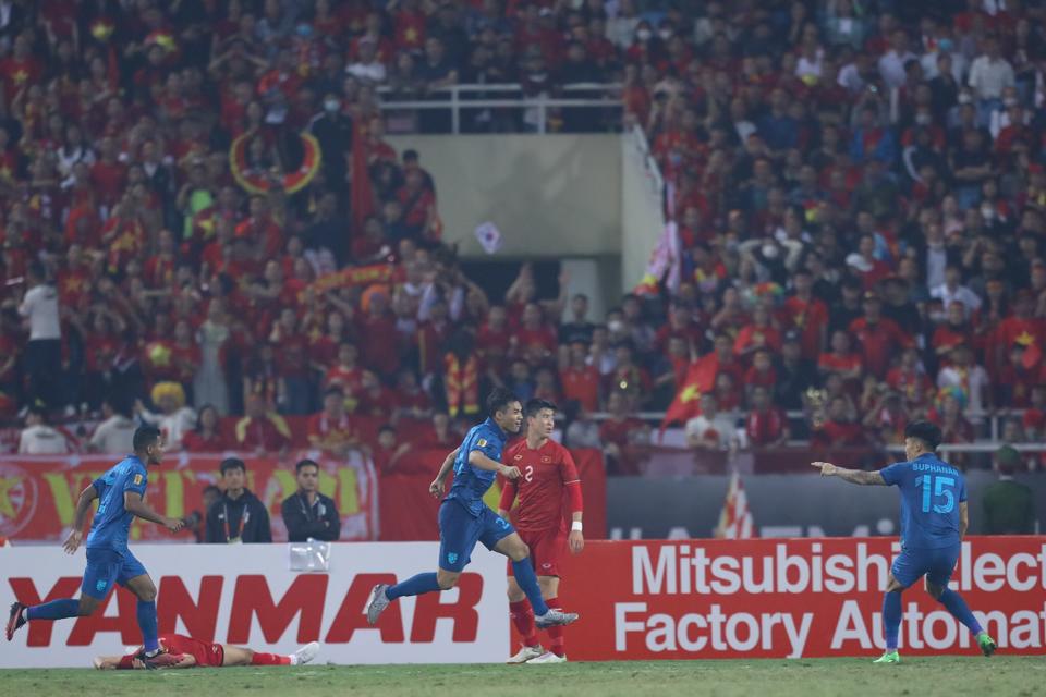 Vietnam hold Thailand for a draw in the AFF Cup final first leg