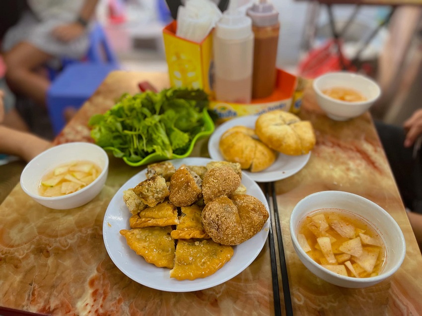 Ly Quoc Su Food Street: not only famous for pho