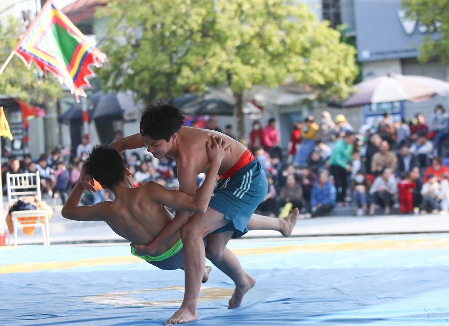 Bung Village Wrestling Festival held in fanfare