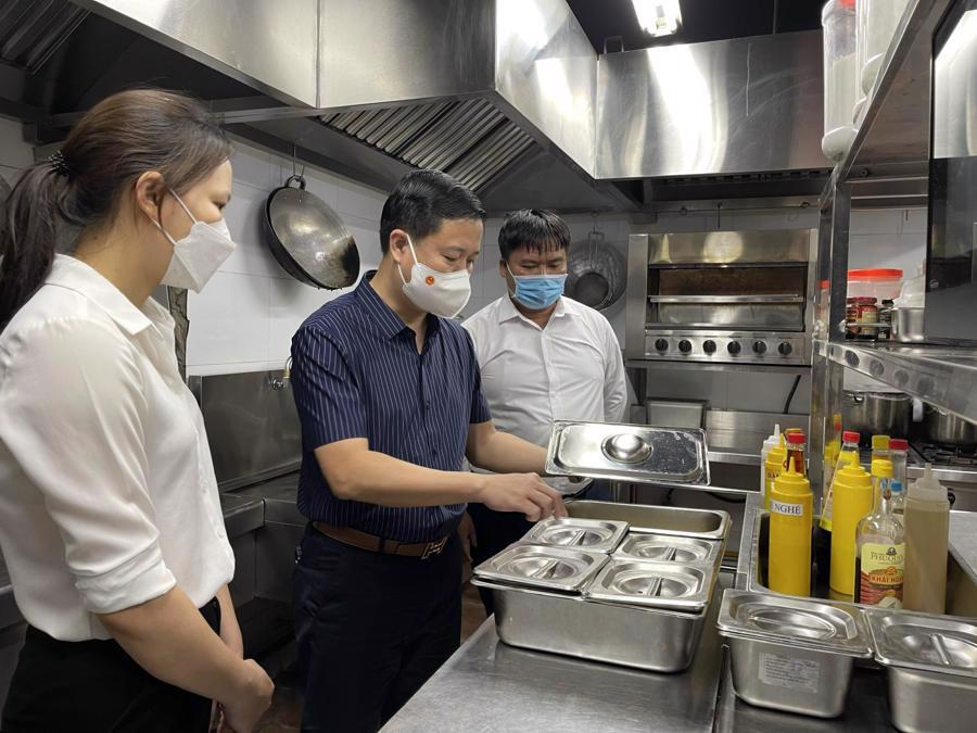 Hanoi tightens food safety management after Tet