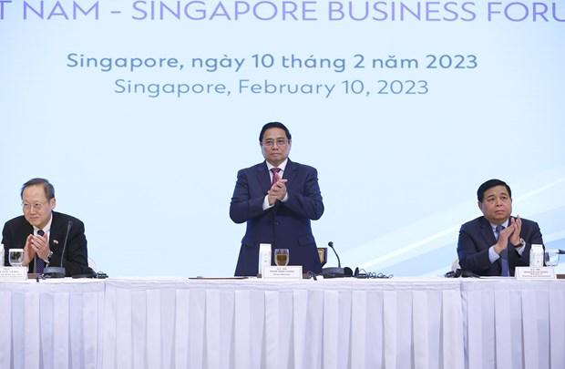 Vietnamese, Singaporean firms ink agreements to bolster economic relations