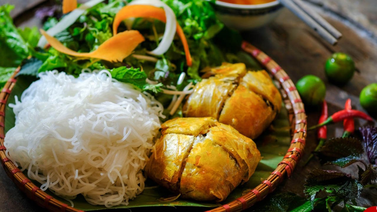 A journey to Haiphong through food 