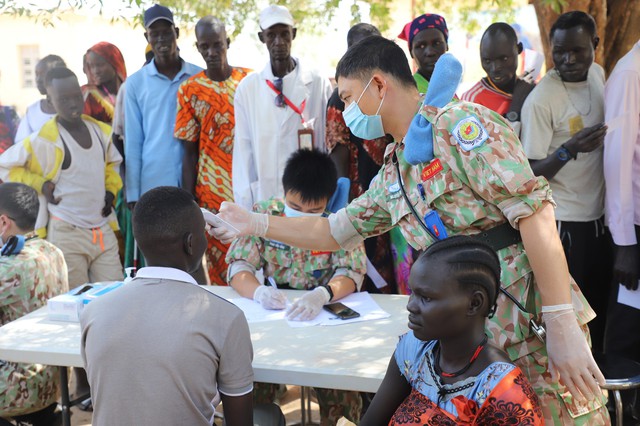 Vietnamese blue helmet doctors conduct free medical check-ups for South Sudanese