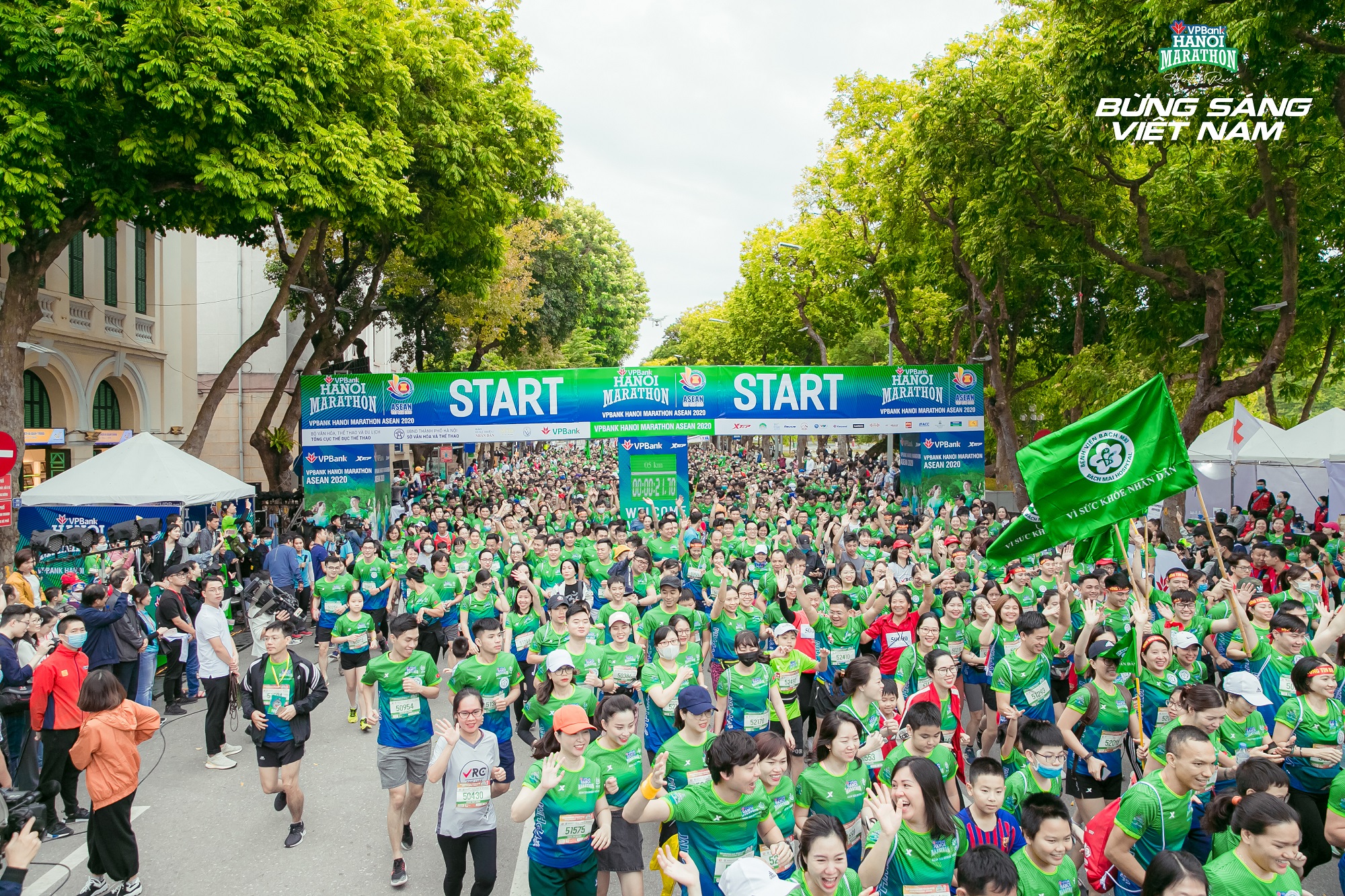 Hanoi International Marathon draws 10,000 runners