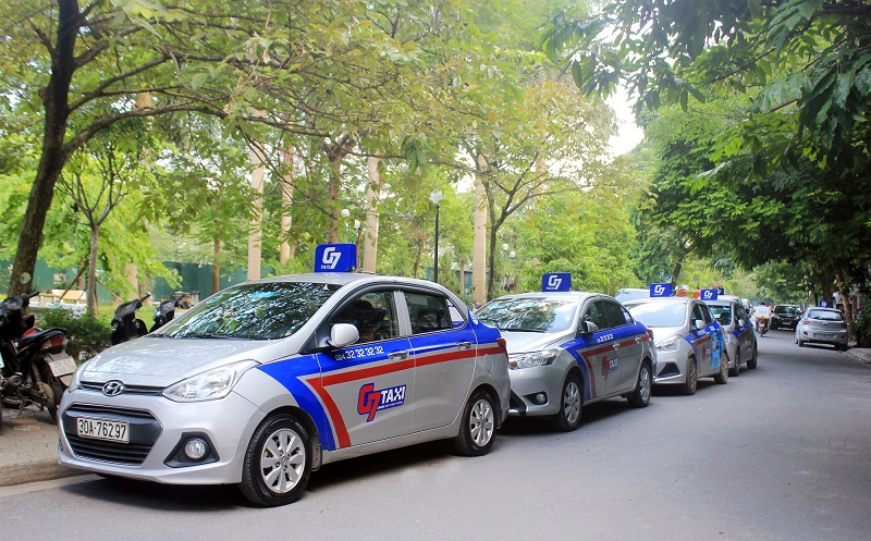 Hanoi's taxi companies seek permission to operate electric cars