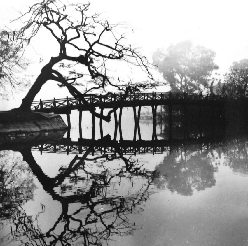 Fascinating look at Hanoi in black and white photo collection 