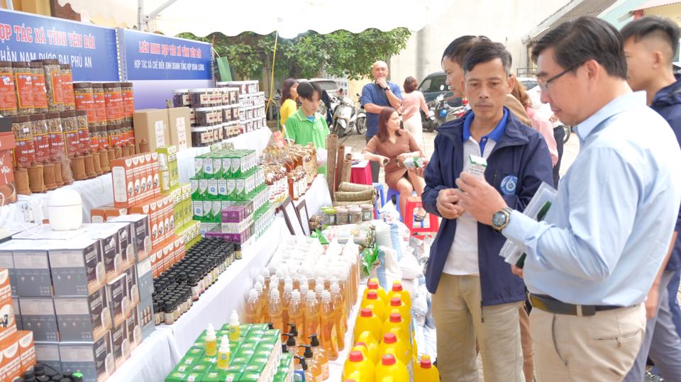 Hanoi hosts a week-long exhibition showcasing OCOP farm products