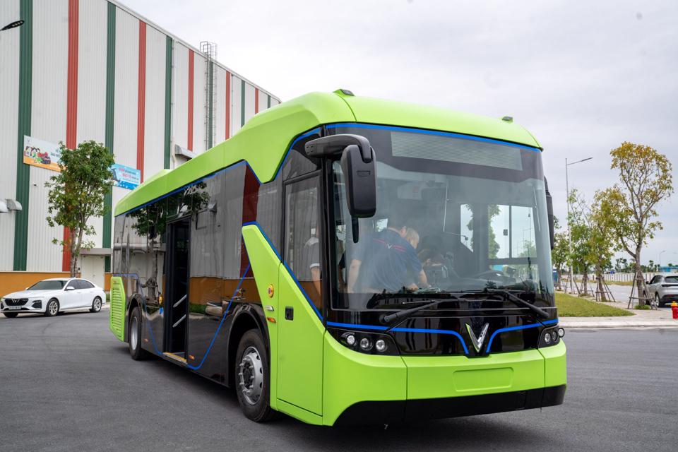 Hanoi needs innovative strategies to promote green buses