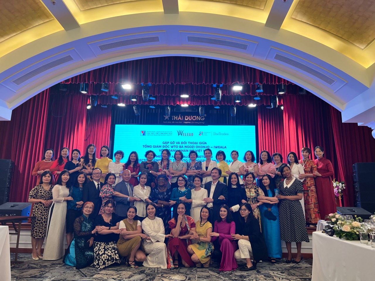 WTO Director-General in dialogue with women entrepreneurs in Hanoi