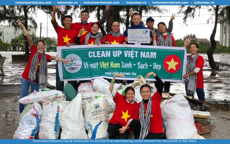 Some 30,000 volunteers offer helping hands to clean up trash across Vietnam