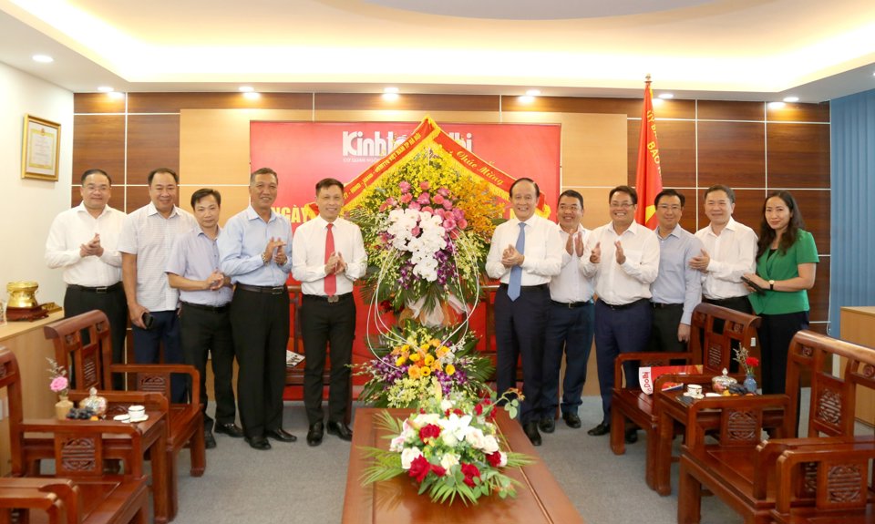 Hanoi’s Council leader congratulates Economic & Urban Newspaper on Press Day