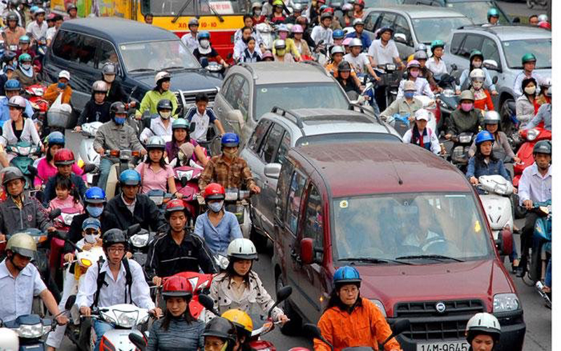 Hanoi to ban motorbikes in 12 metropolitan districts by 2030