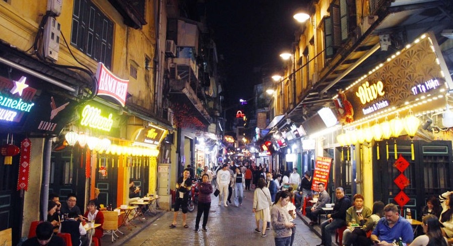 Hanoi tourism rebounds in first half with 42% visitor growth