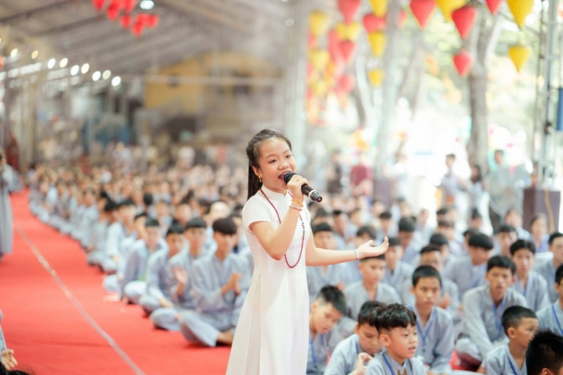 Young folk singer Dang Tu Thanh dies at 14