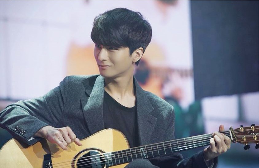 Korean guitarist Sungha Jung delights Hanoi audience with See Tinh 