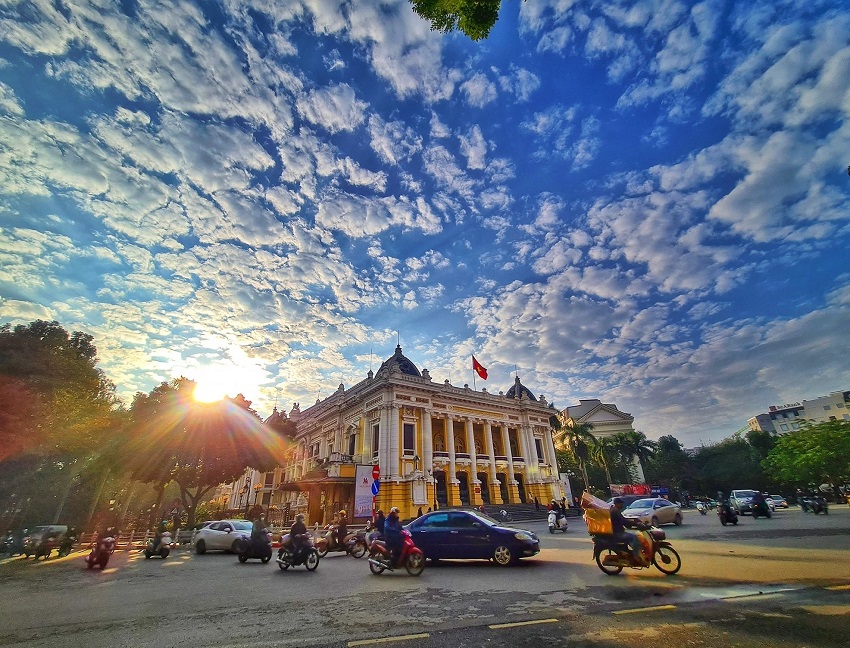 Admiring beauty of Hanoi’s Indochinese French architectures through a book