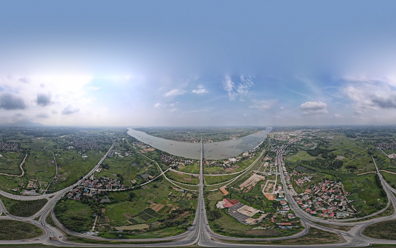 Close-up of Hanoi’s longest river-crossing bridge