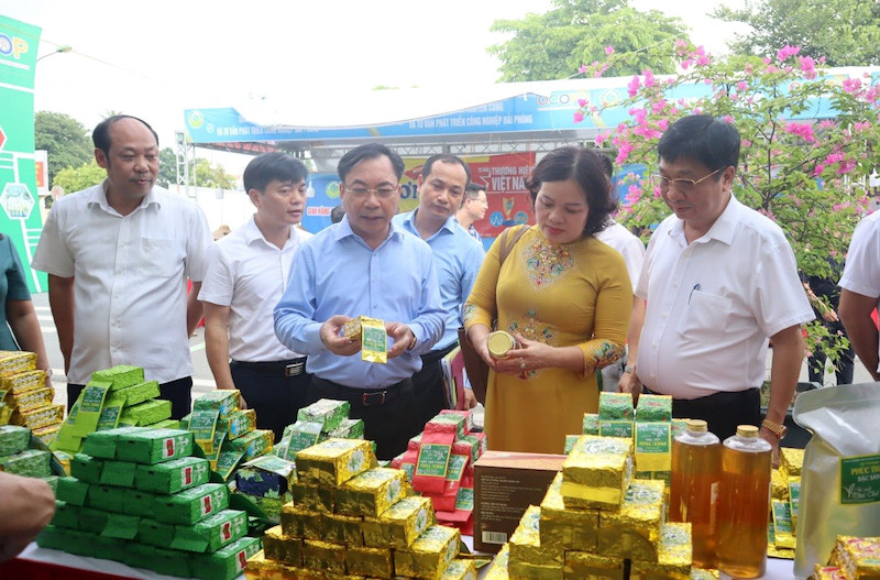 Hanoi intensifies promoting OCOP and safe farm produce  