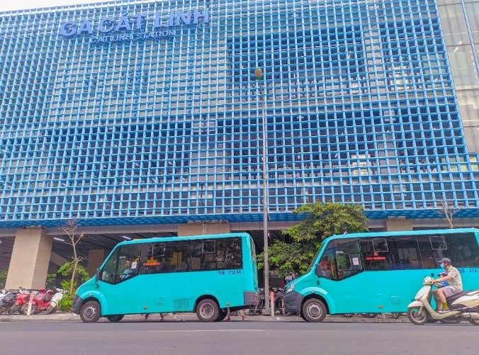 Hanoi improves public transportation with more minibuses