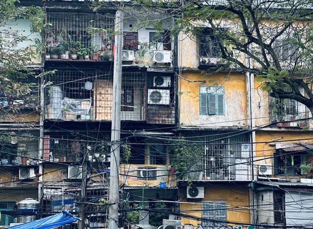 Hanoi to speed up renovations of old apartment buildings  