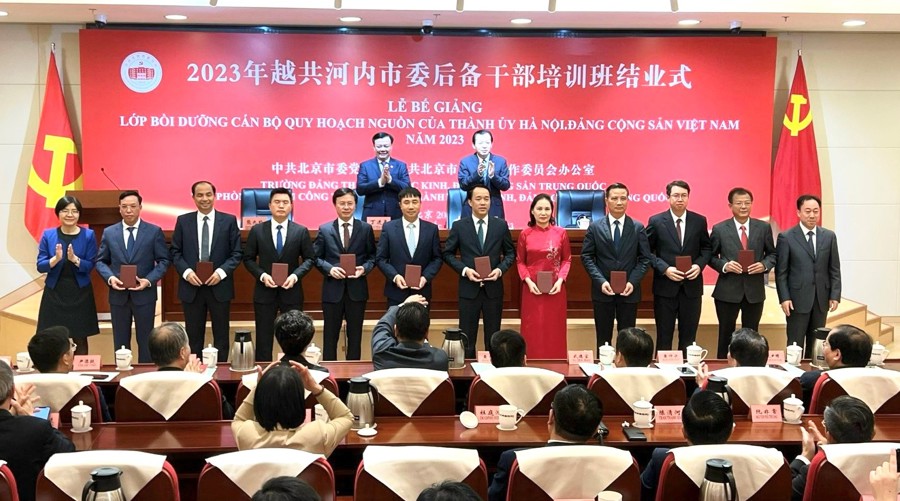 Hanoi, Beijing Party Committees strengthen ties in cadre training