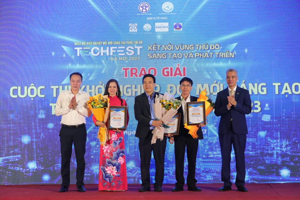 Cooling RARE paint wins first place at the Techfest Hanoi 2023