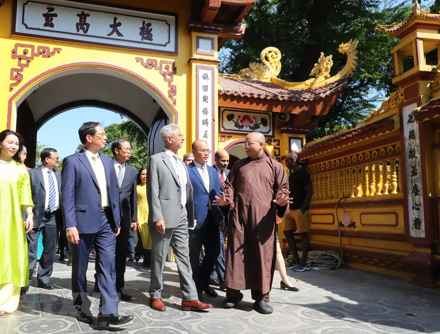 Tran Quoc Pagoda: 1st stop of India Foreign Minister's visit in Vietnam  