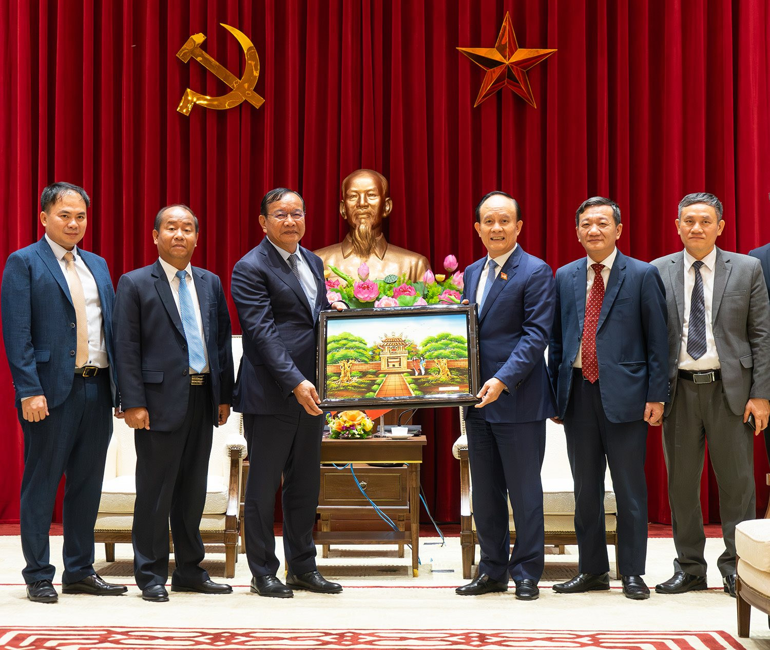 Hanoi gives high priority to friendly relations with Phnom Penh