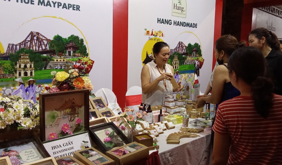 Hanoi boosts tourism with gifts and souvenirs