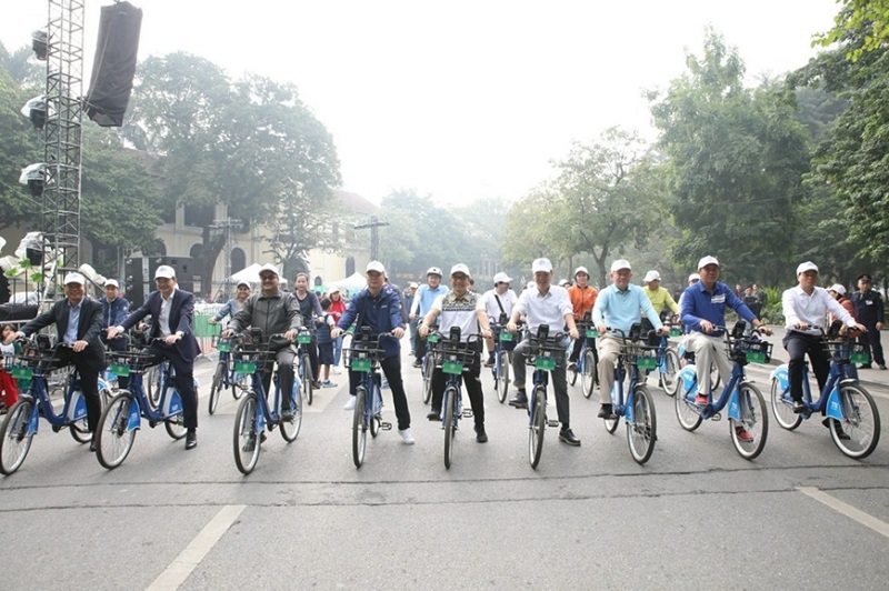 Hanoi hosts 3rd "For a Green Hanoi" cycling program