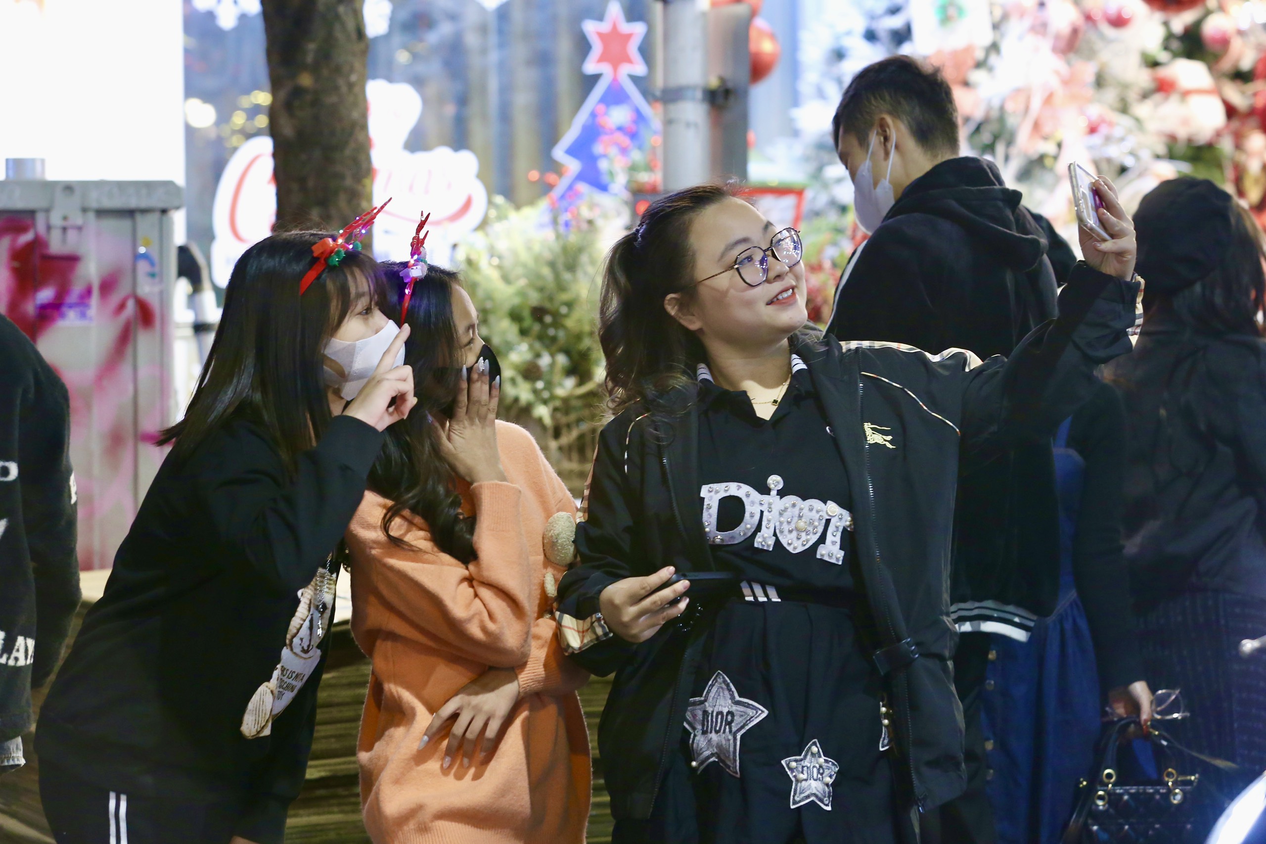 Hanoi embraces Christmas with unity and love