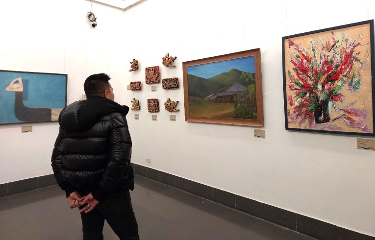 Vietnamese artists display dragon-inspired artworks