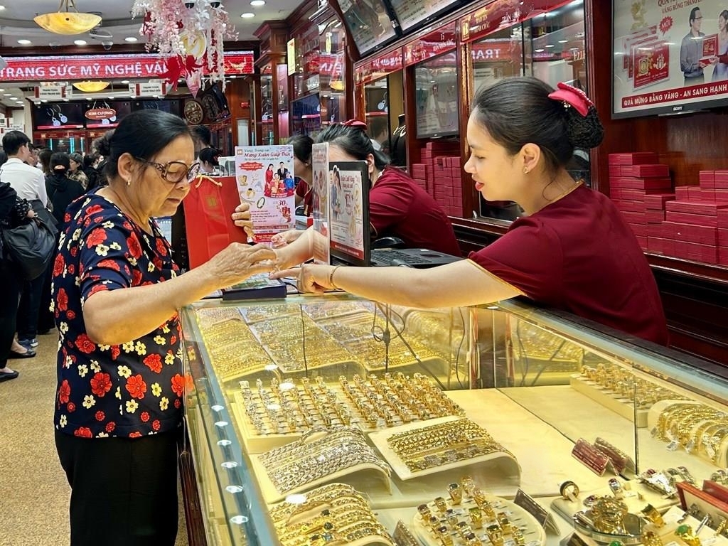 Central bank moves gold auction to tomorrow