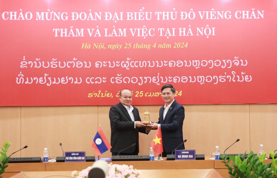 Hanoi, Vientiane explore cooperation opportunities in tourism development