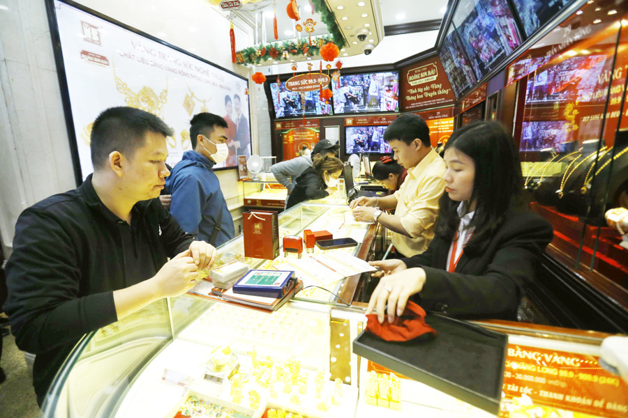 Vietnam c.bank eases gold auction conditions