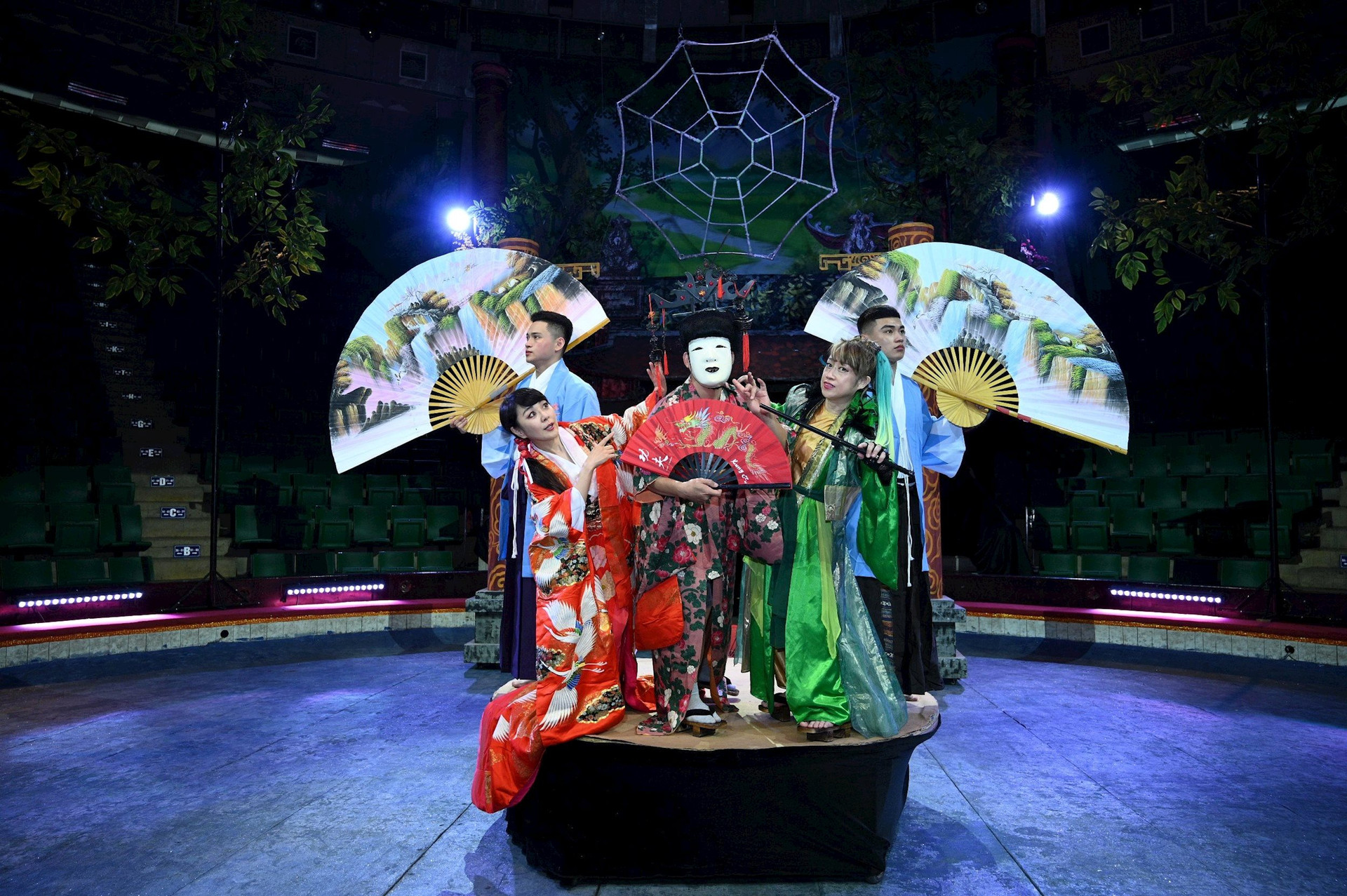 Japanese duo of illusionists to wow audiences in Vietnam