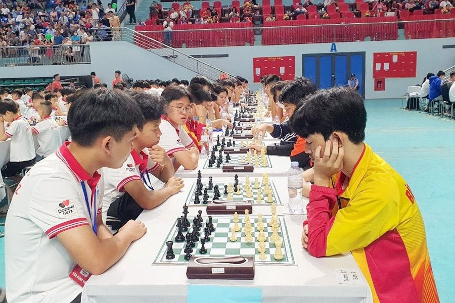 Hanoi students win first place in 2024 National Youth Chess Championship