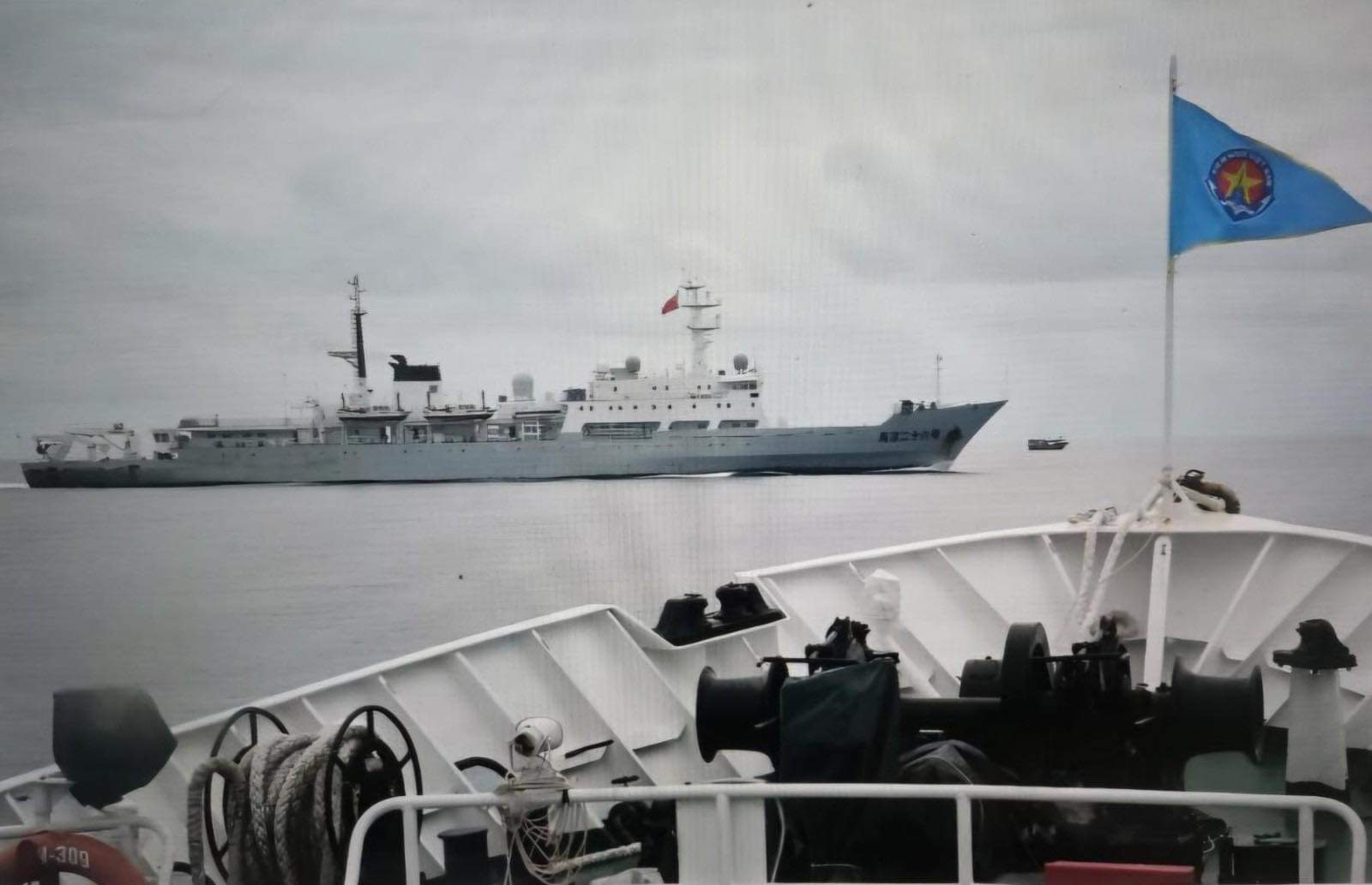 Vietnam strongly demands China to stop illegal survey vessel